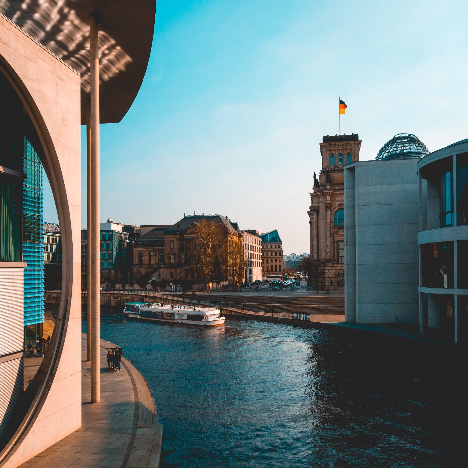 Berlin Paul Loebe Gebaeude an der Spree